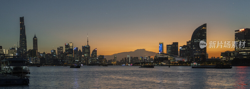 上海黄浦江沿岸的晚霞和夜景