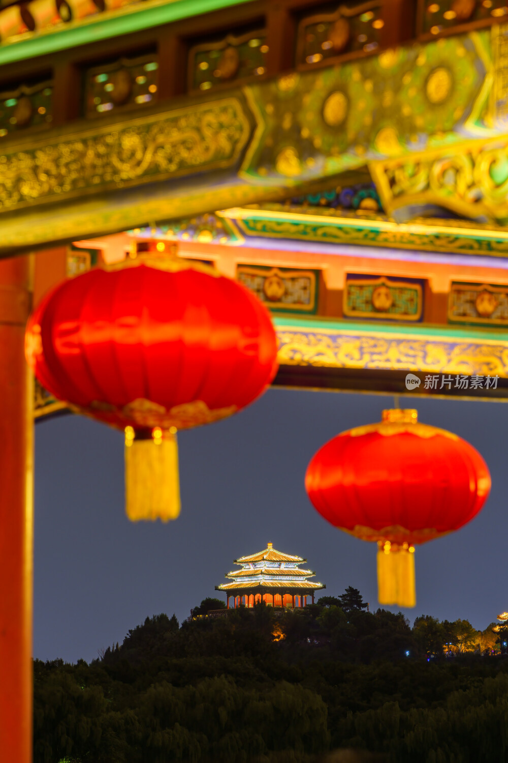 北京北海公园张灯结彩迎中秋