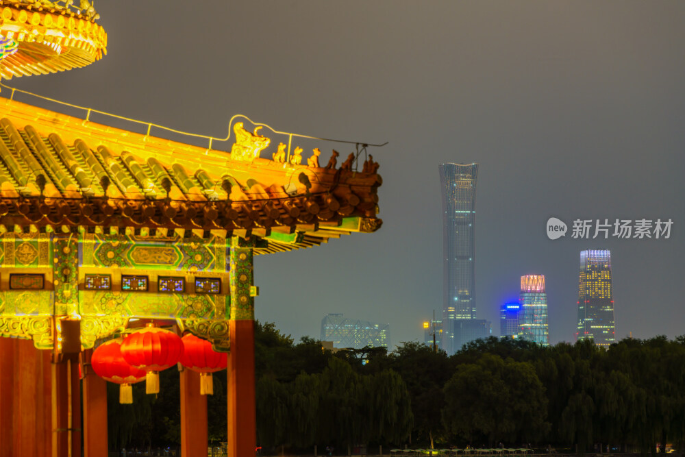 北京北海公园张灯结彩迎中秋