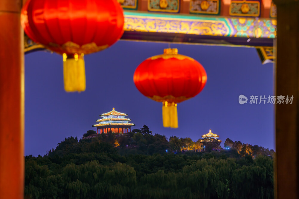 北京北海公园张灯结彩迎中秋