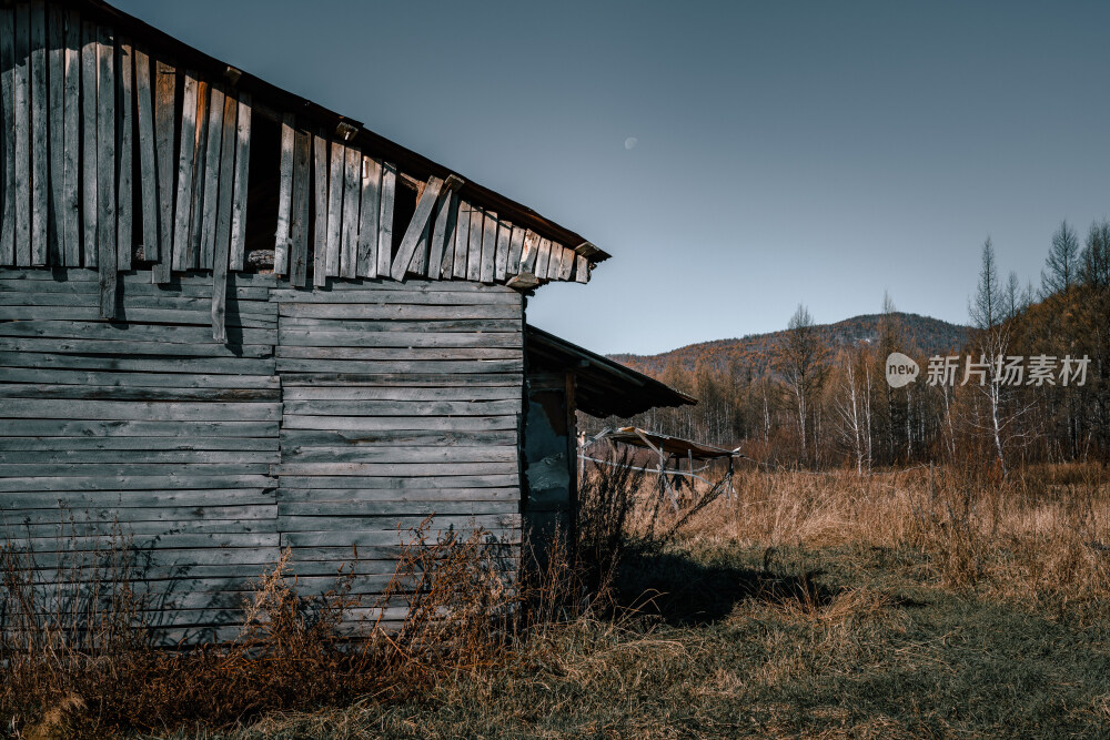 中国内蒙古兴安盟阿尔山景区小木屋秋季