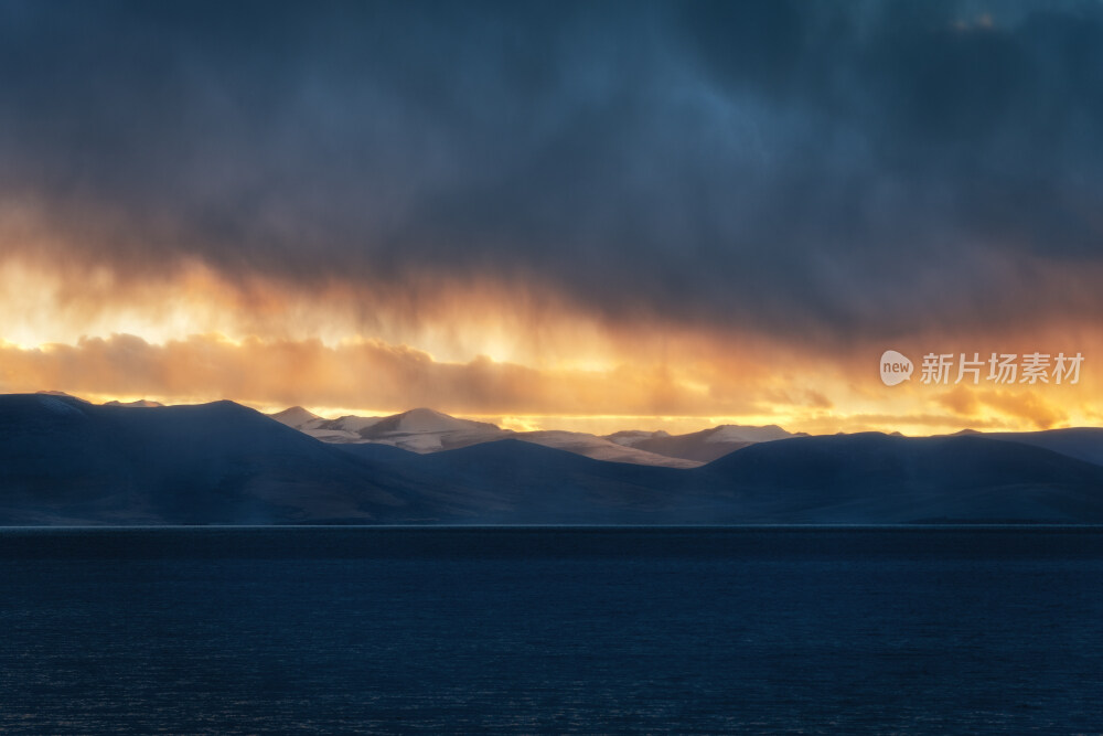 普莫雍措暴雪后的余晖