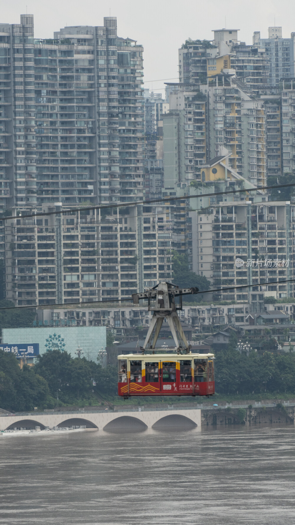 重庆长江索道的白昼风景图片