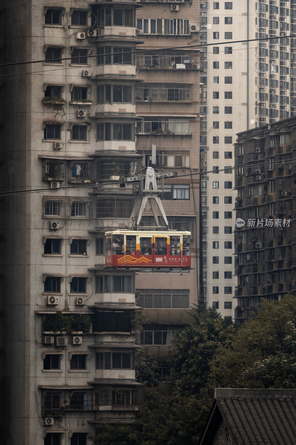 重庆白象居与穿行的重庆长江索道风景图