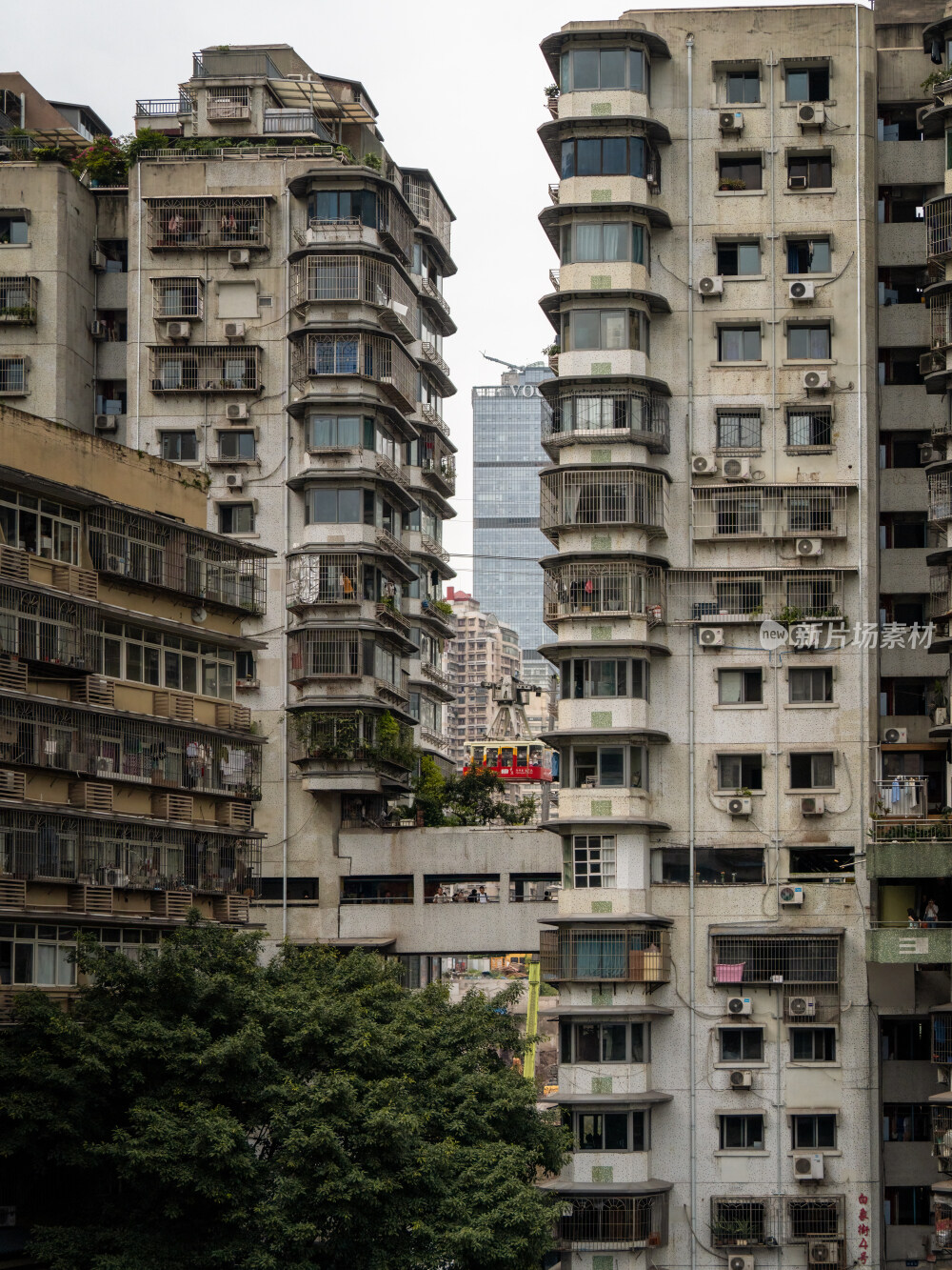 重庆白象居与穿行的重庆长江索道风景图