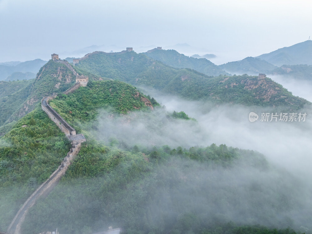 河北金山岭万里长城清晨晨雾高空航拍