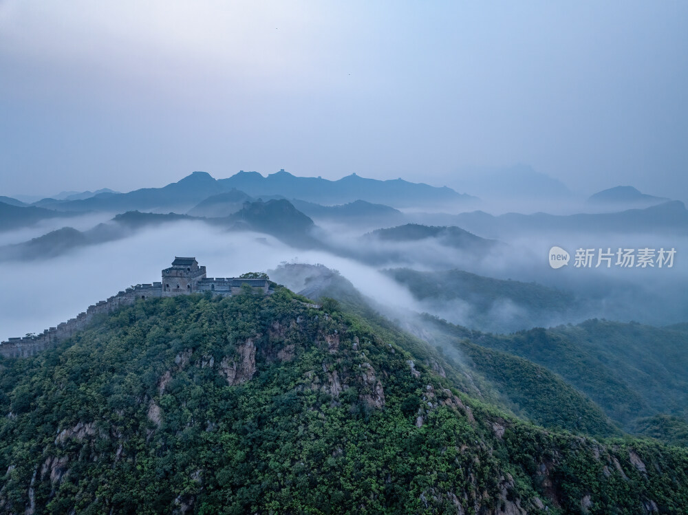 河北金山岭万里长城清晨晨雾高空航拍