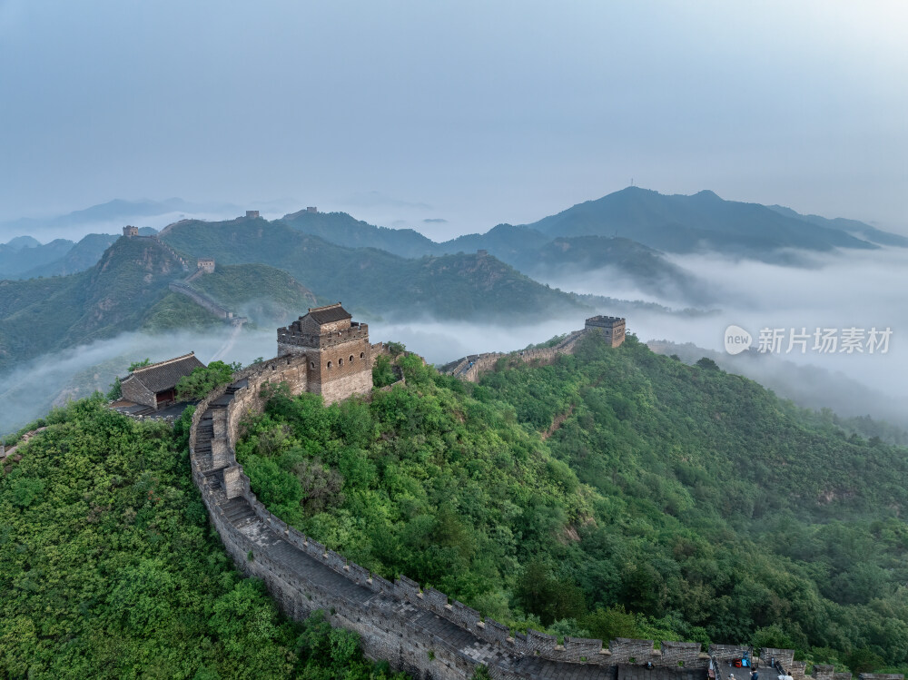 河北金山岭万里长城清晨晨雾高空航拍