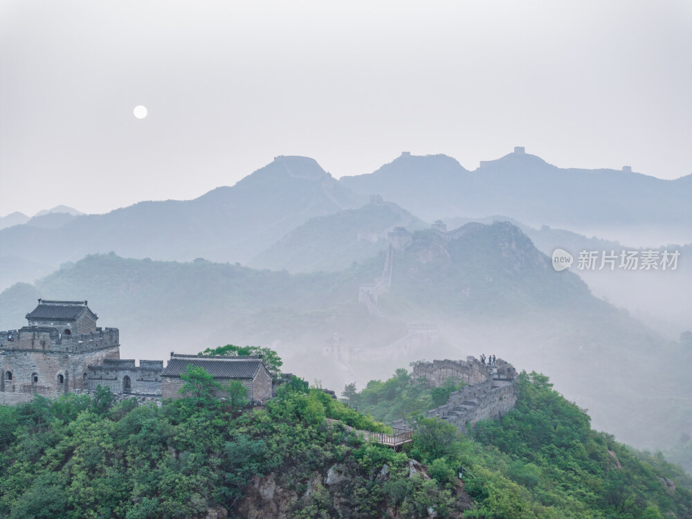 河北金山岭万里长城清晨晨雾高空航拍