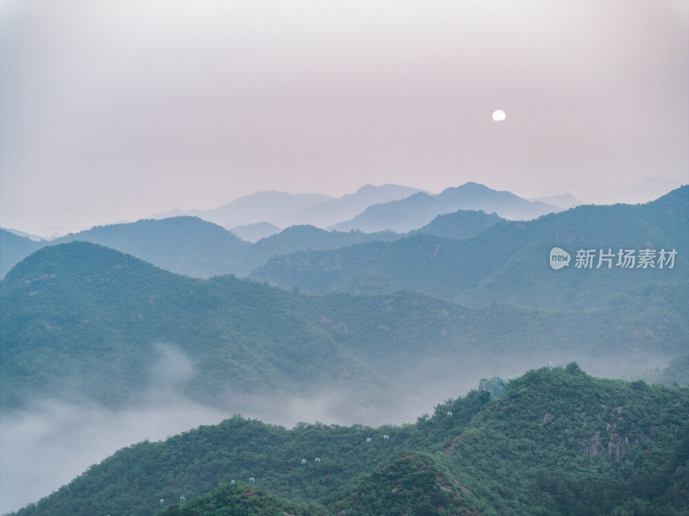 河北金山岭万里长城清晨晨雾高空航拍