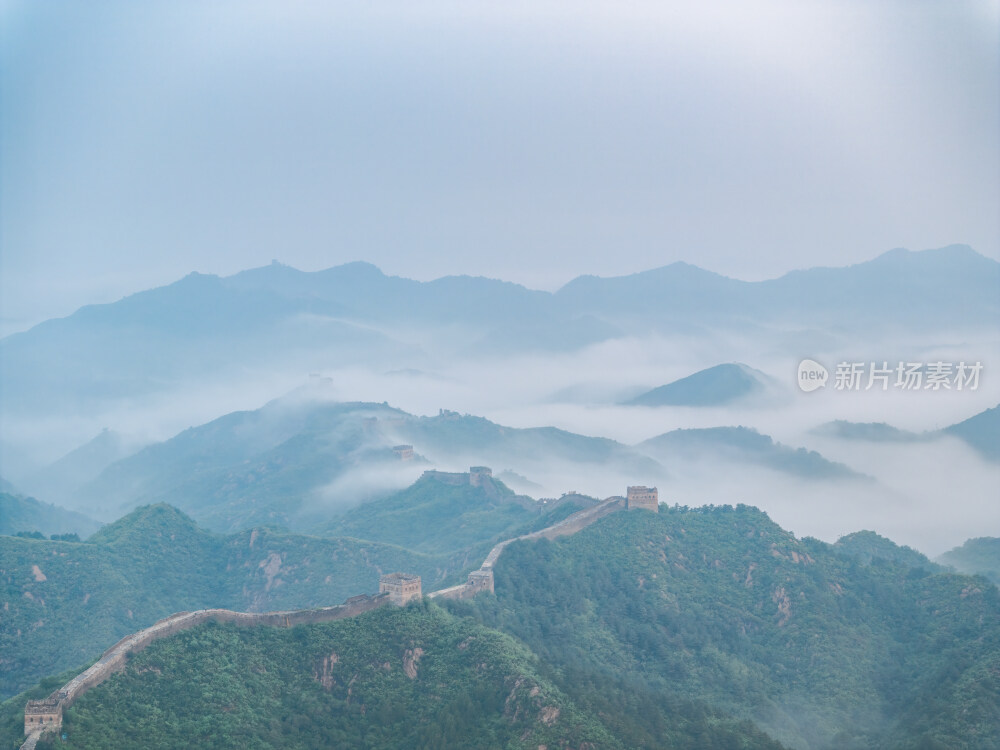 河北金山岭万里长城清晨晨雾高空航拍
