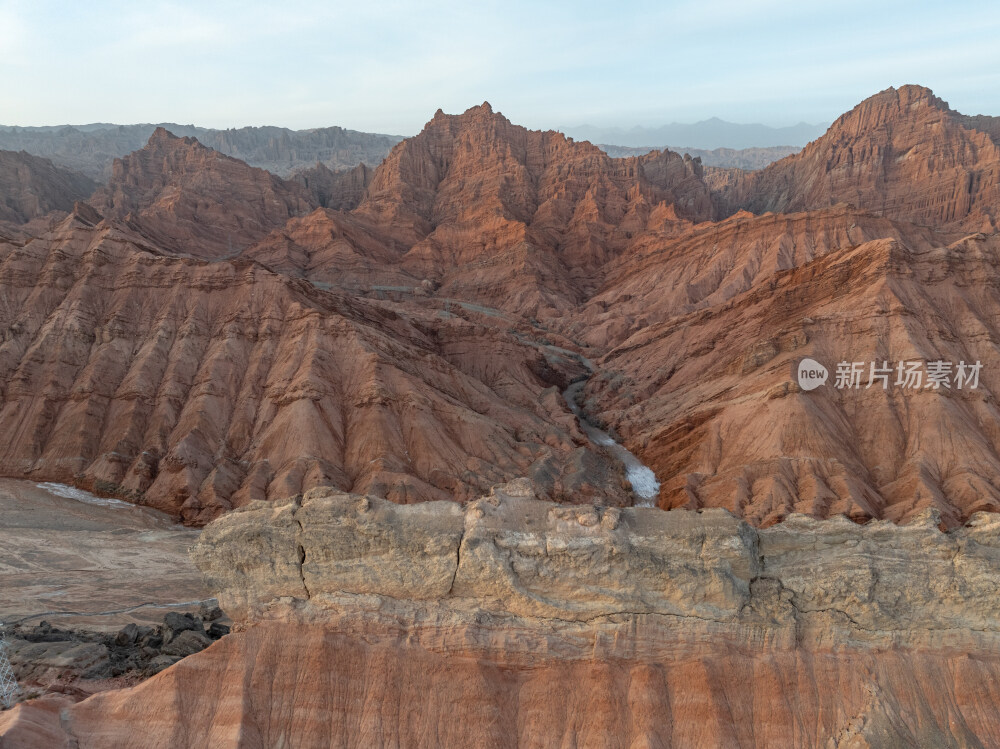 新疆南疆阿克苏库车天山红山石林大峡谷航拍