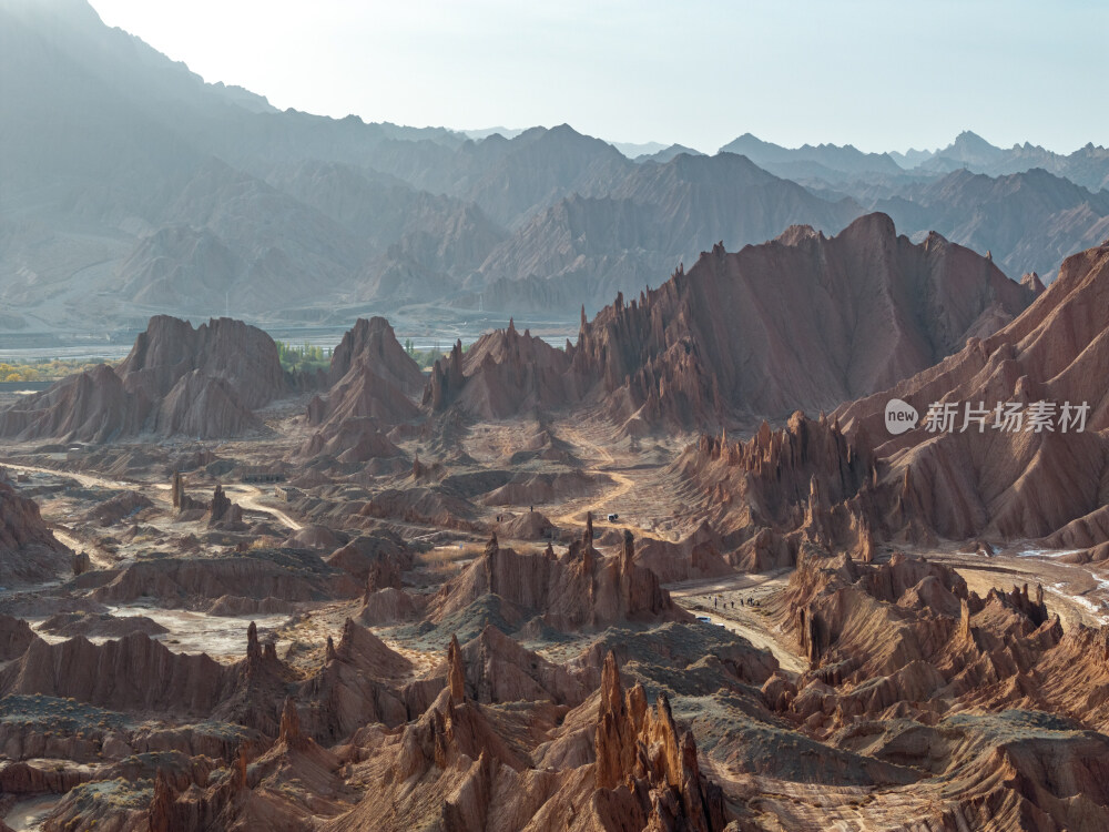 新疆南疆阿克苏库车天山红山石林大峡谷航拍