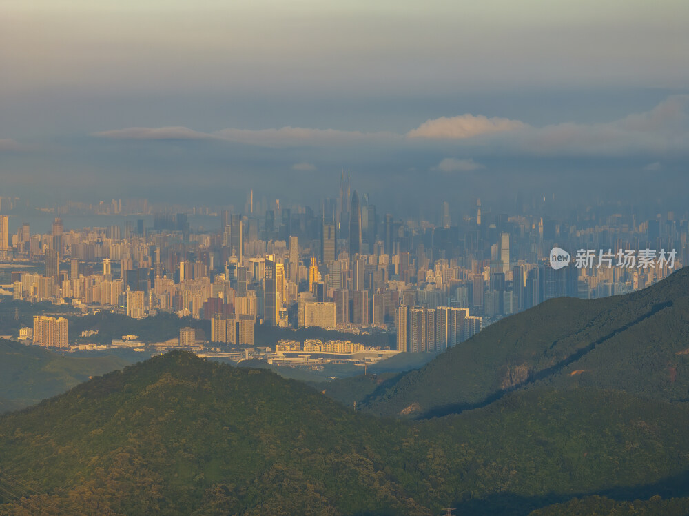 深圳盐田港繁忙港口货物集装箱夜景蓝调航拍