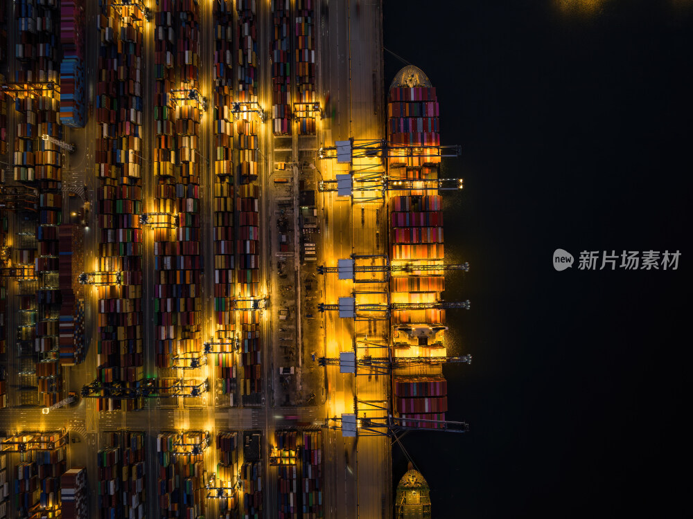 深圳盐田港繁忙港口货物集装箱夜景蓝调航拍