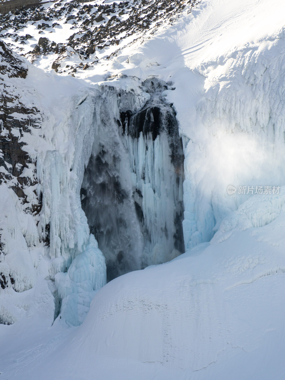 吉林长白山冬季冰瀑风景图片