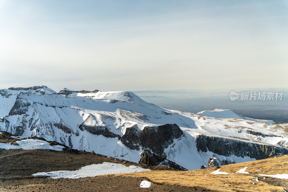 冬季长白山主峰白昼风景图片