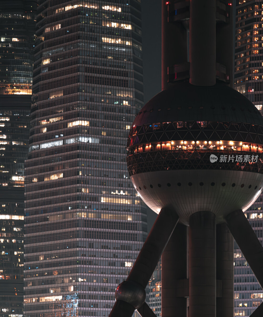 上海东方明珠的黄昏和黑夜