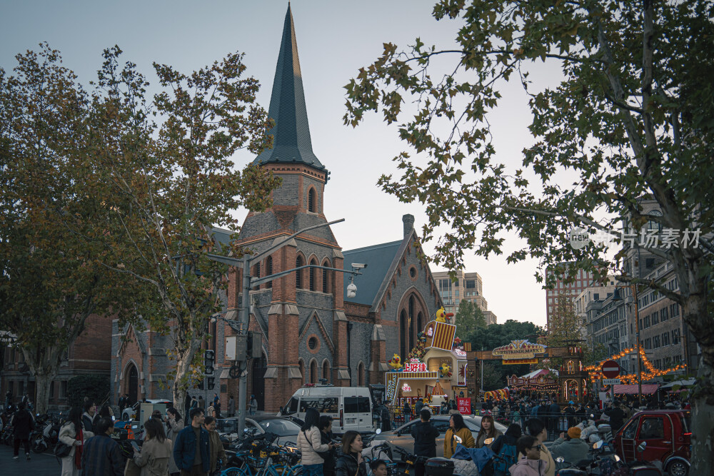 上海东方明珠的黄昏和黑夜