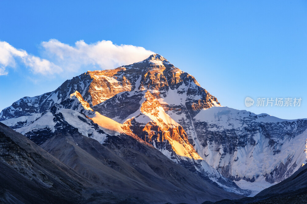 西藏珠峰日照金山