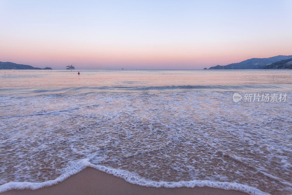 泰国普吉清晨维纳斯带中的大海