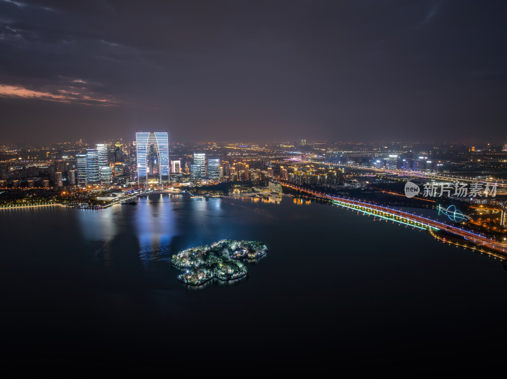 江苏苏州金鸡湖东方之门CBD日落夜景航拍