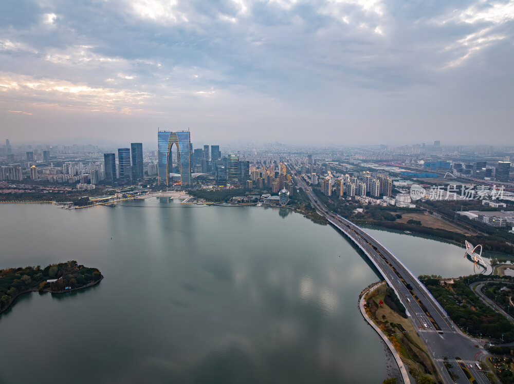 江苏苏州金鸡湖东方之门CBD日落夜景航拍