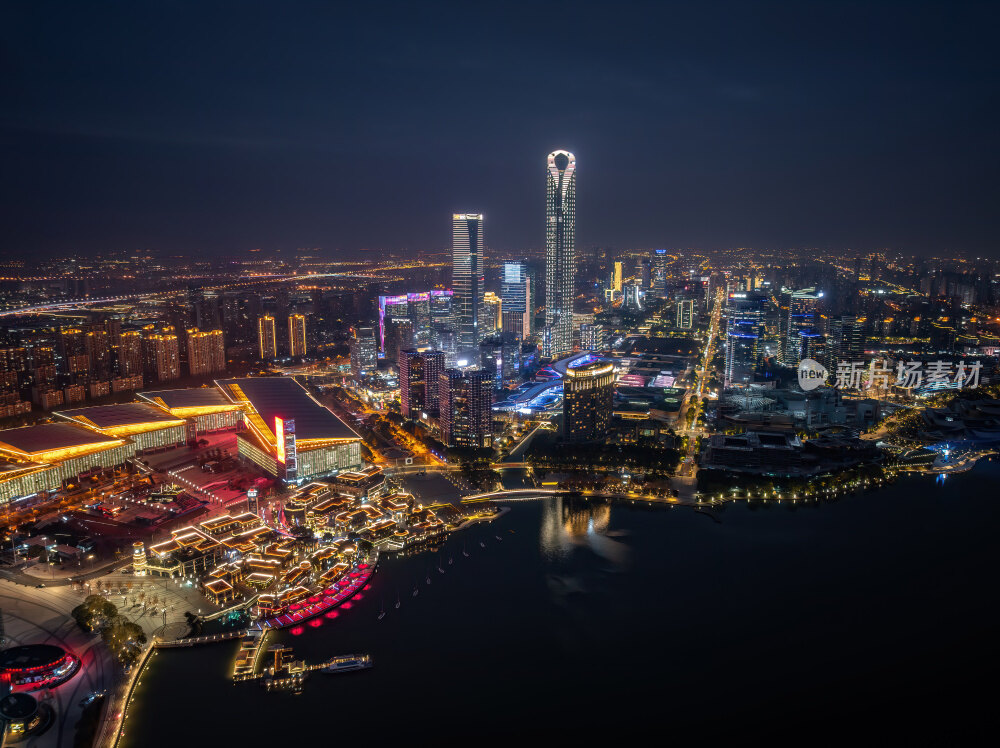 江苏苏州金鸡湖东方之门CBD日落夜景航拍