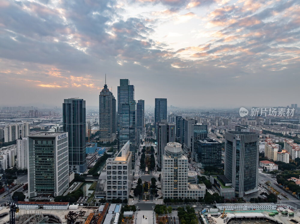 江苏苏州金鸡湖东方之门CBD日落夜景航拍