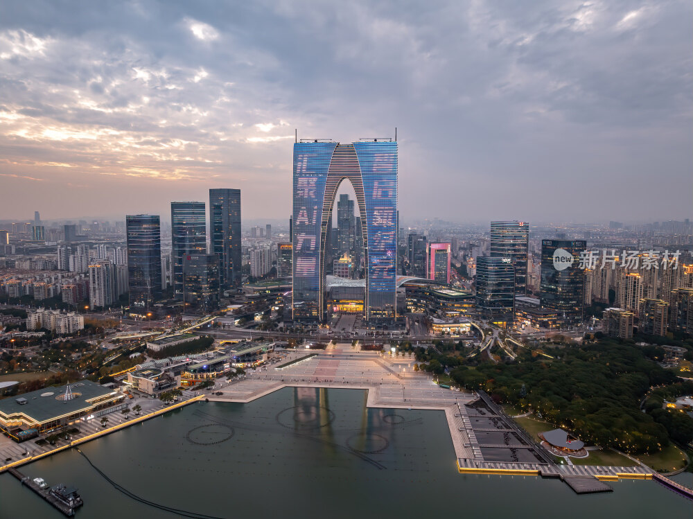 江苏苏州金鸡湖东方之门CBD日落夜景航拍