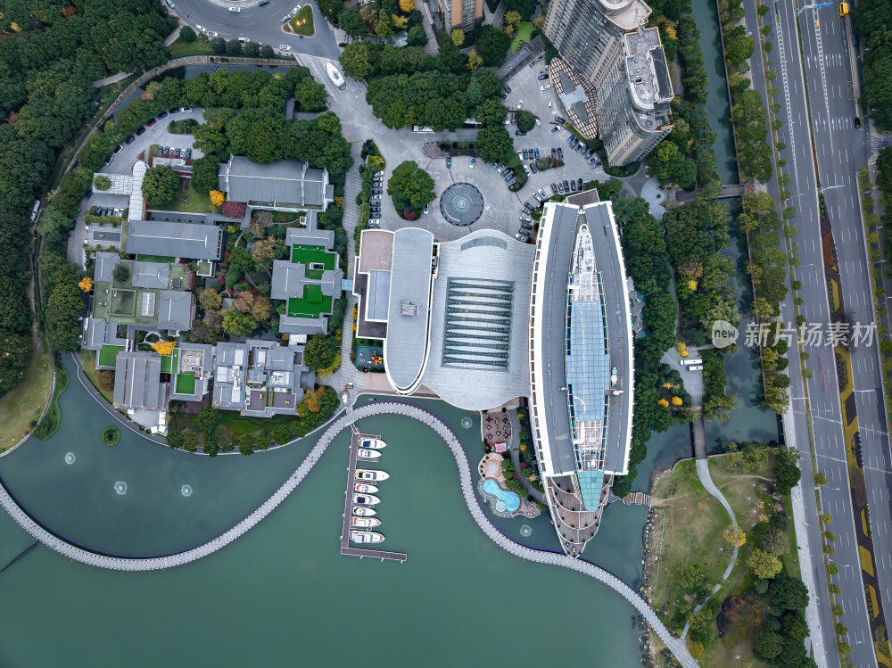 江苏苏州金鸡湖东方之门CBD日落夜景航拍