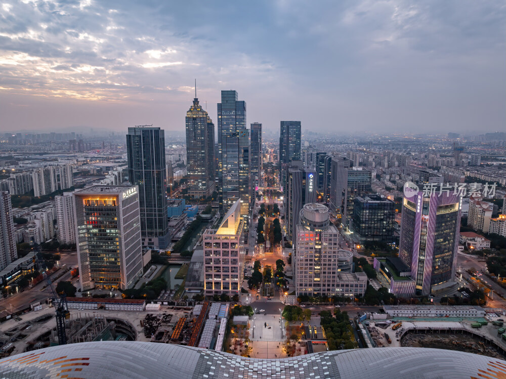 江苏苏州金鸡湖东方之门CBD日落夜景航拍