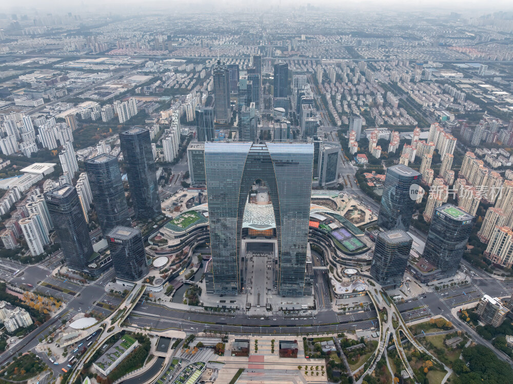 江苏苏州金鸡湖东方之门CBD日落夜景航拍