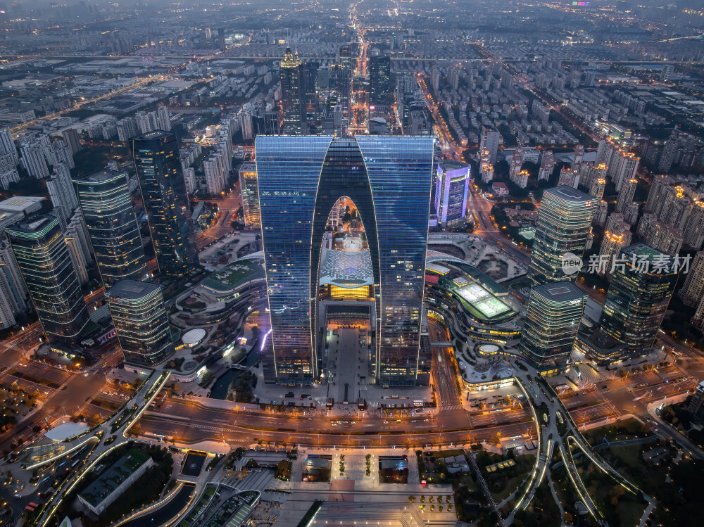 江苏苏州金鸡湖东方之门CBD日落夜景航拍