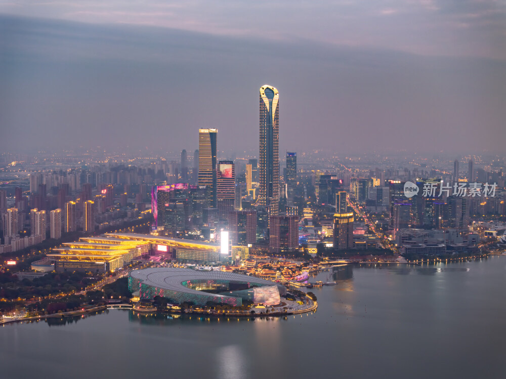 江苏苏州金鸡湖东方之门CBD日落夜景航拍