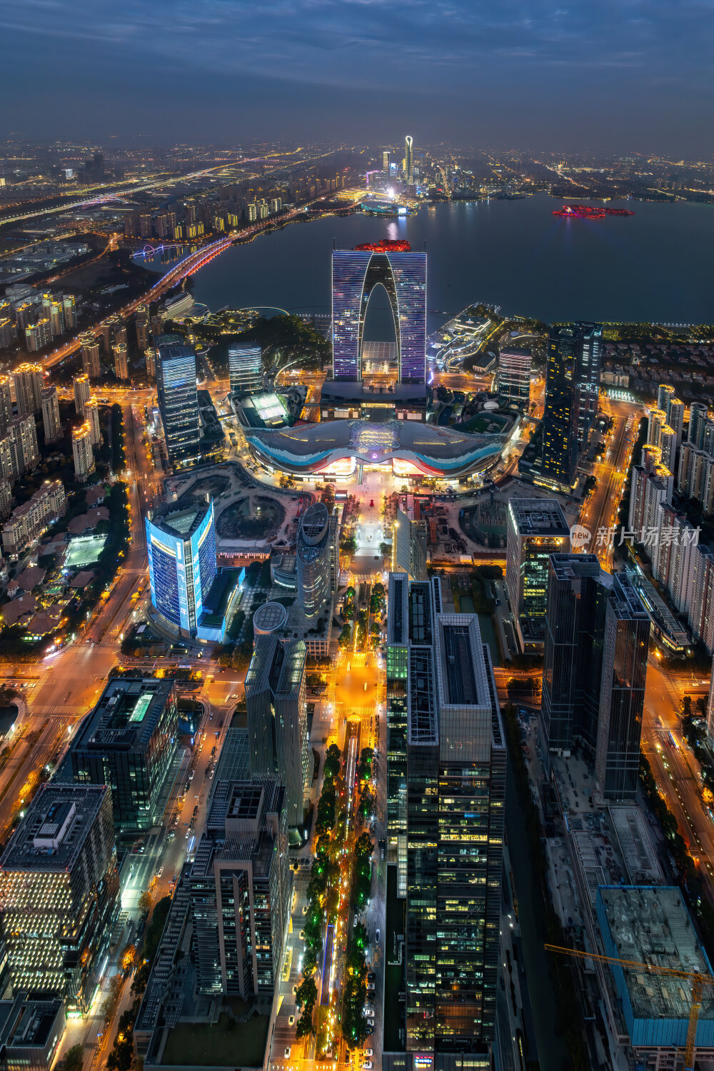 江苏苏州金鸡湖东方之门CBD日落夜景航拍