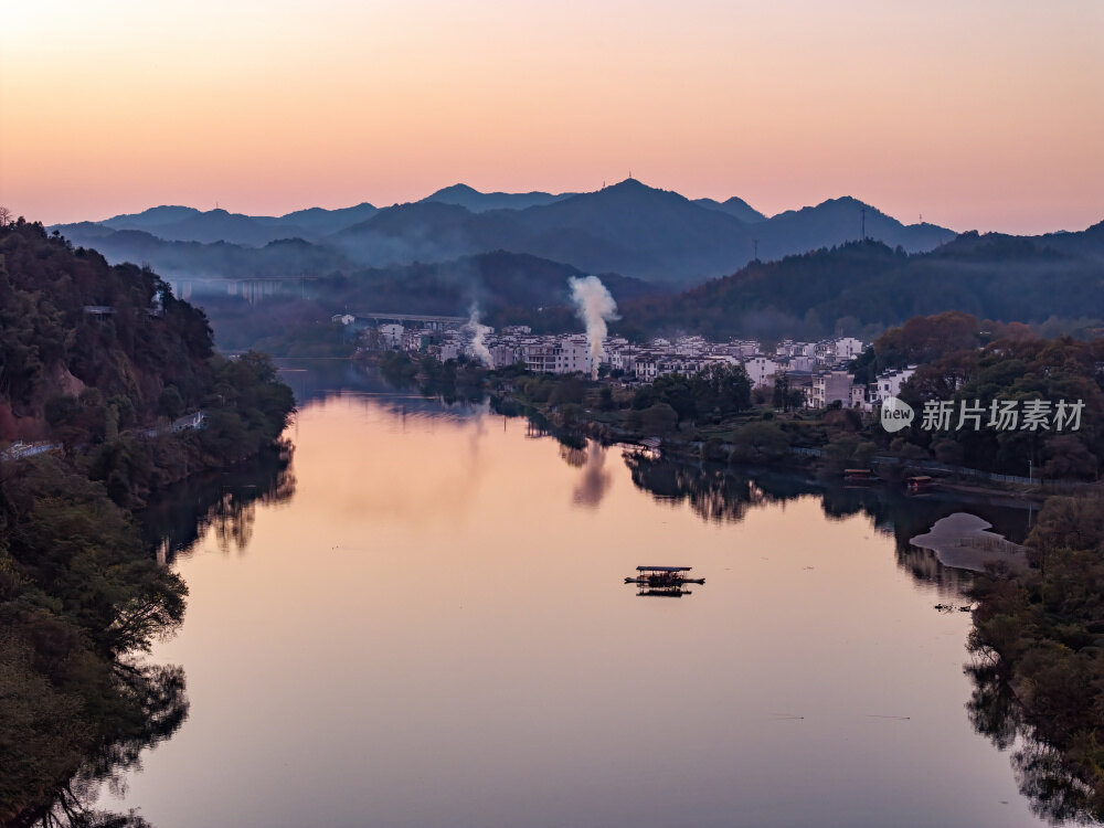 江西上饶婺源月亮湾游船日落晨雾航拍