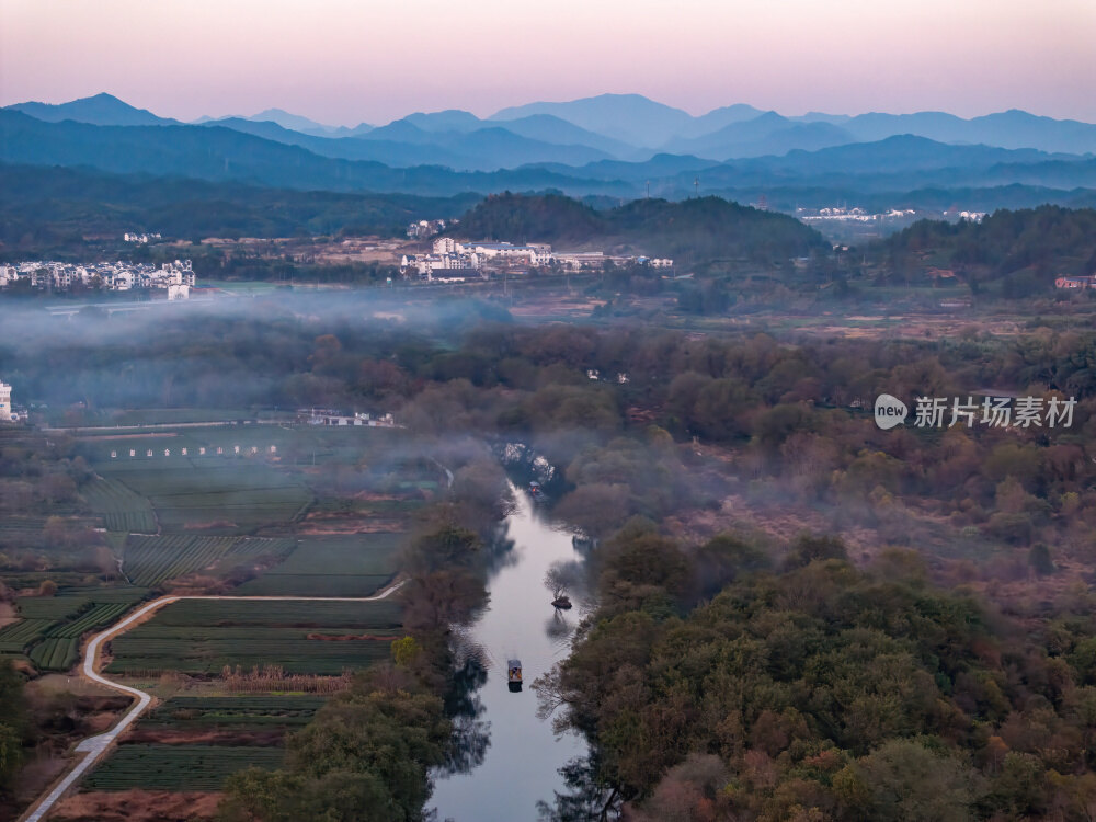 江西上饶婺源月亮湾游船日落晨雾航拍
