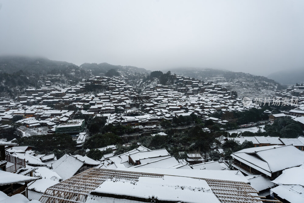 贵州黔东南苗族千户苗寨冬季蓝调夜景