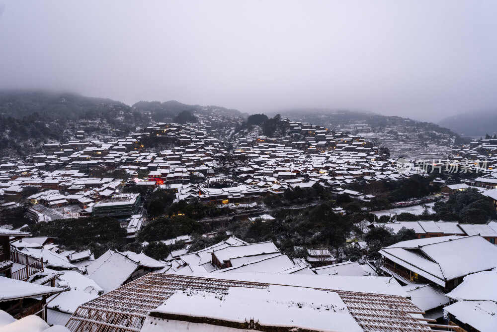 贵州黔东南苗族千户苗寨冬季蓝调夜景