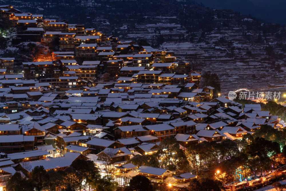 贵州黔东南苗族千户苗寨冬季蓝调夜景
