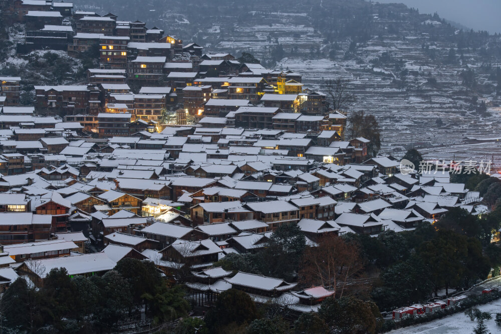 贵州黔东南苗族千户苗寨冬季蓝调夜景
