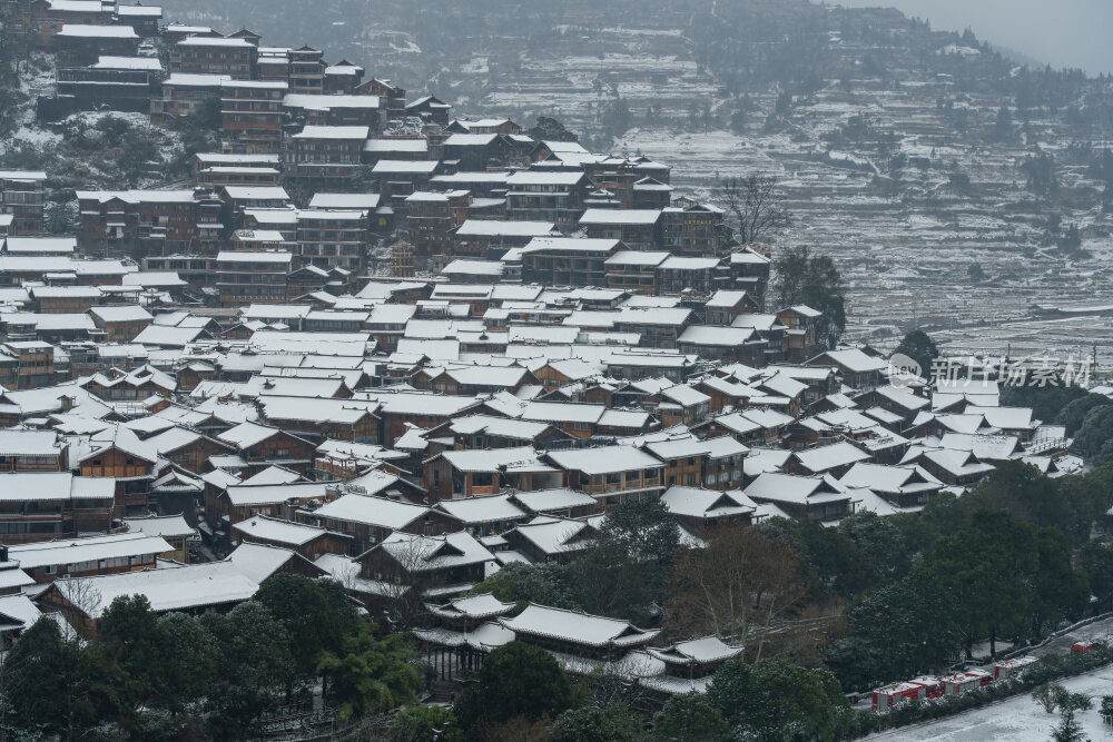 贵州黔东南苗族千户苗寨冬季蓝调夜景