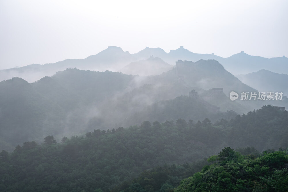 河北金山岭万里长城清晨山脉晨雾