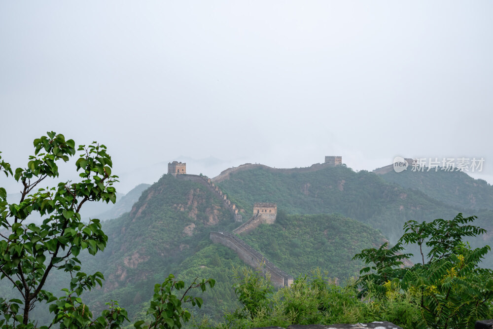 河北金山岭万里长城清晨山脉晨雾
