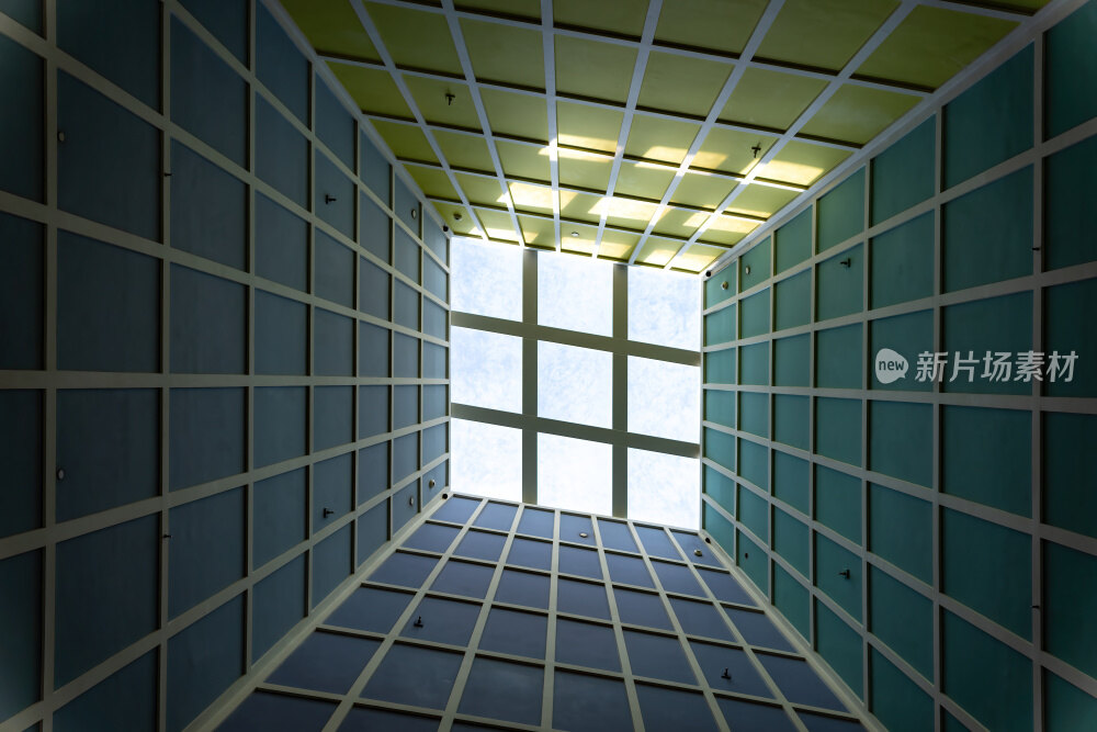 新加坡彩色几何空间光影交错的彩色方格