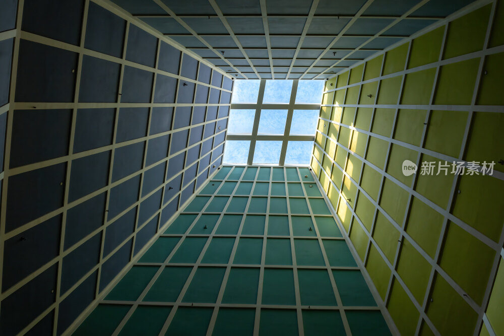 新加坡彩色几何空间光影交错的彩色方格