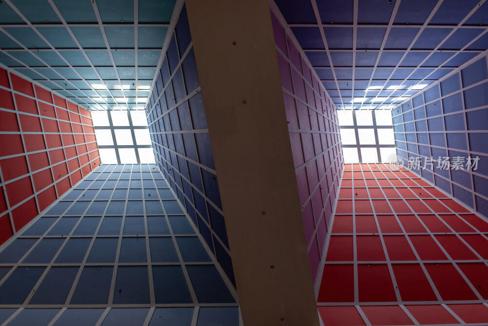新加坡彩色几何空间光影交错的彩色方格