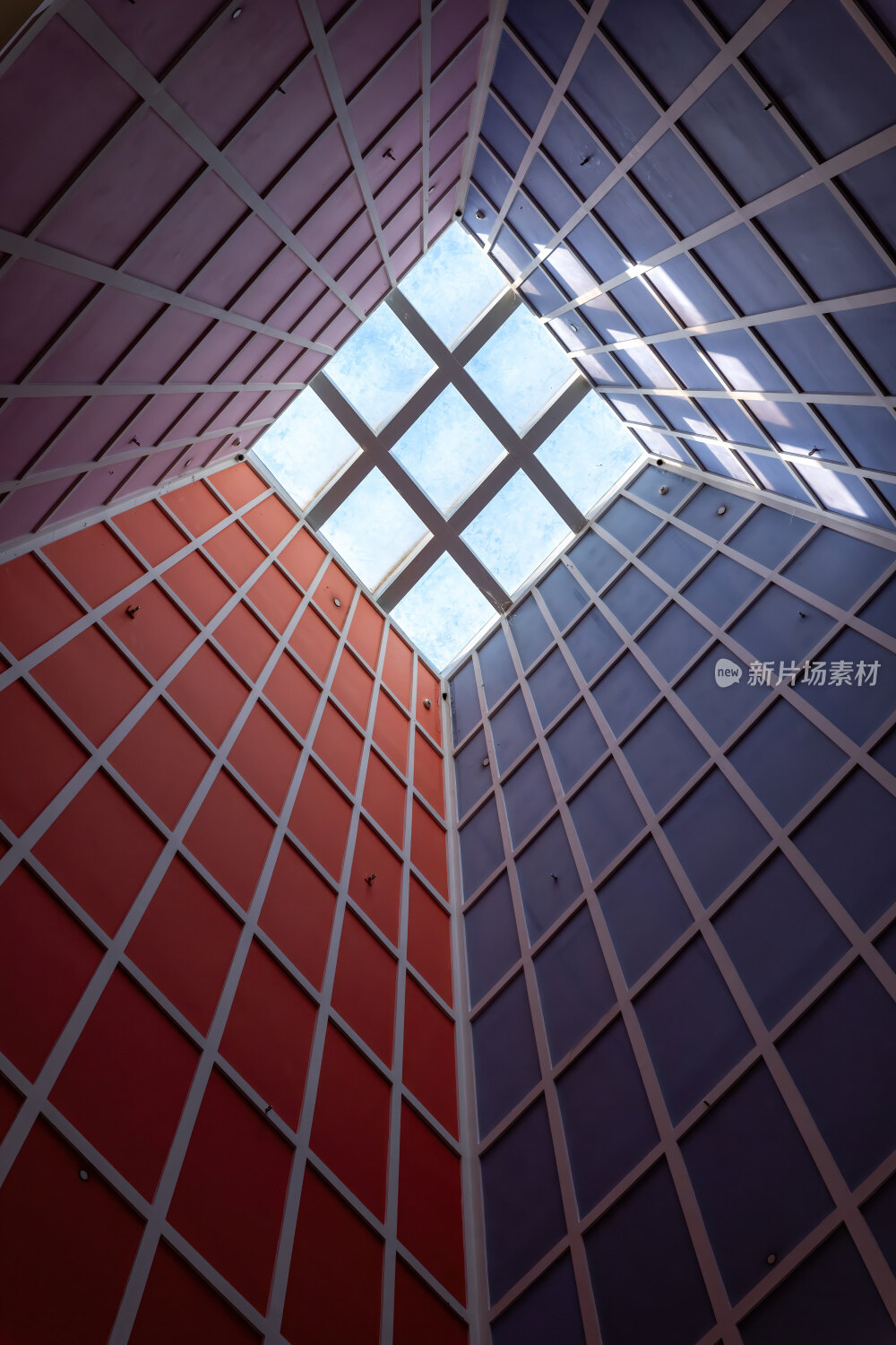 新加坡彩色几何空间光影交错的彩色方格