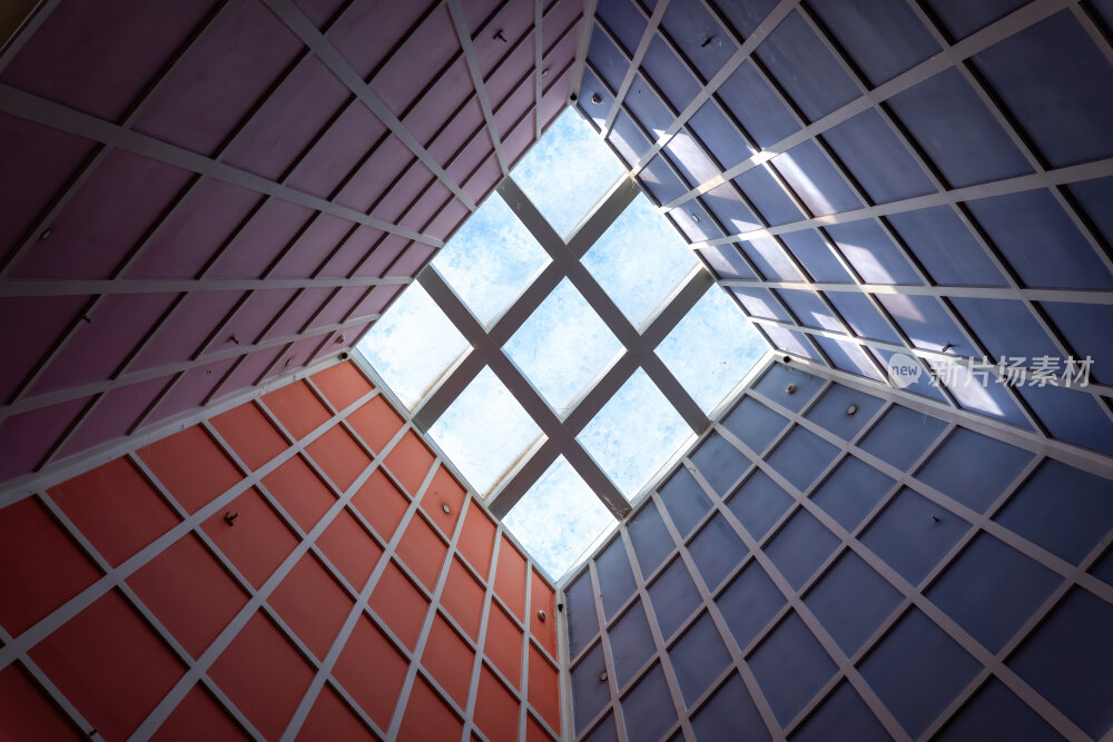 新加坡彩色几何空间光影交错的彩色方格